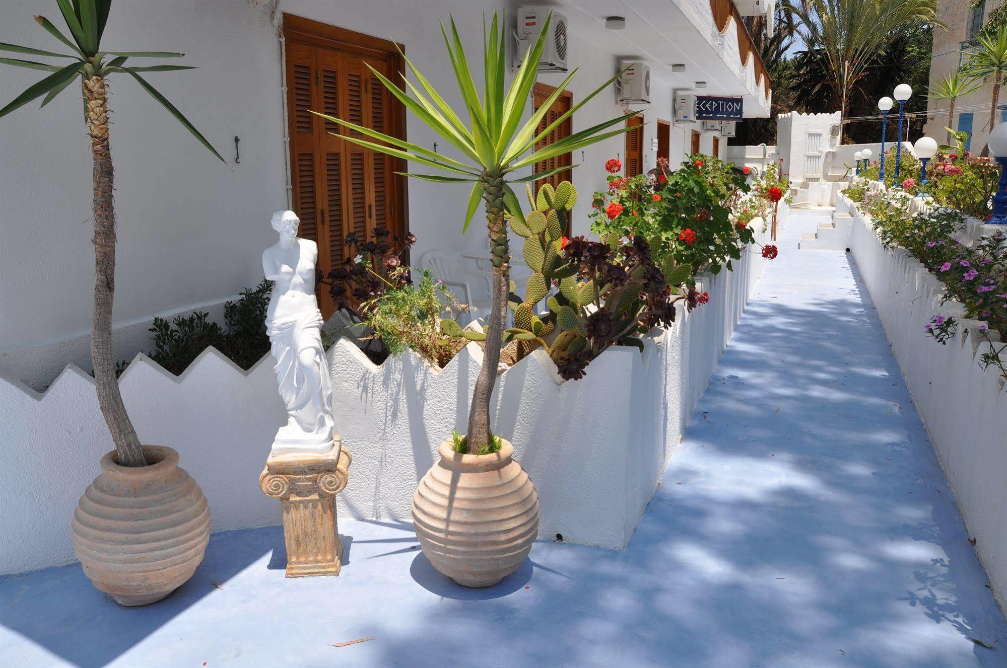 Aphrodite Of Milos Adamantas  Exterior photo